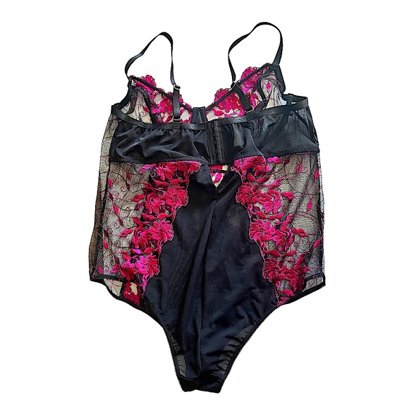 Torrid TWO TONE FLORAL FUCHSIA EMBROIDERED MESH BODYSUIT Size 2X - Picture 7 of 14